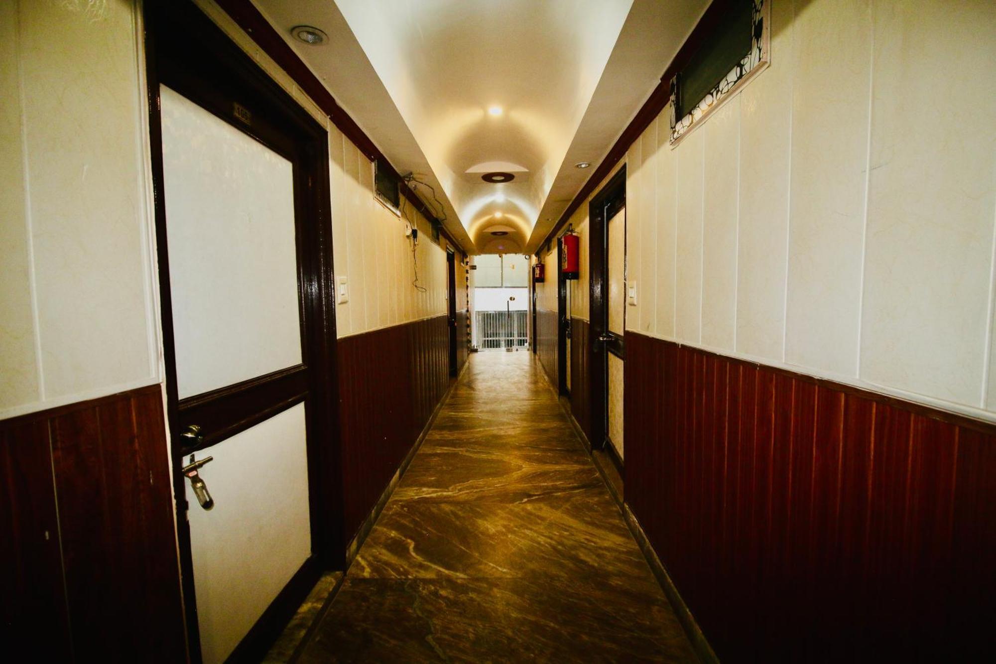Sattva Cafe And Motel リシケーシュ エクステリア 写真
